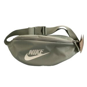NIKE Unisex Heritage Hip Pack in Mint Foam
